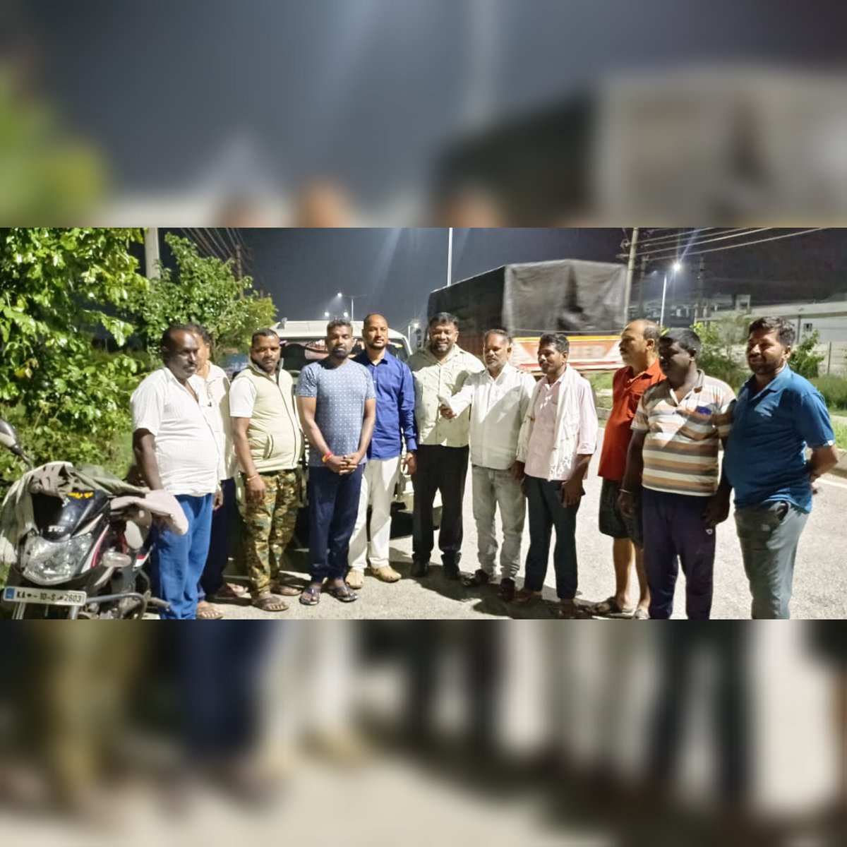 MahanayakaK's tweet photo. ದೈತ್ಯರಾಜ್ ಅವರ ಗೆಳೆಯರ ಬಳಗ ✊ 
💜#ಮಹಾನಾಯಕ_ರಕ್ಷಣಾ_ವೇದಿಕೆ💜
           💜🙏ಜೈ ಭೀಮ್ 🙏💜
        💜🙏ಜೈ ಸಂವಿಧಾನ್🙏💜 https://t.co/qGSAUU0b1l
