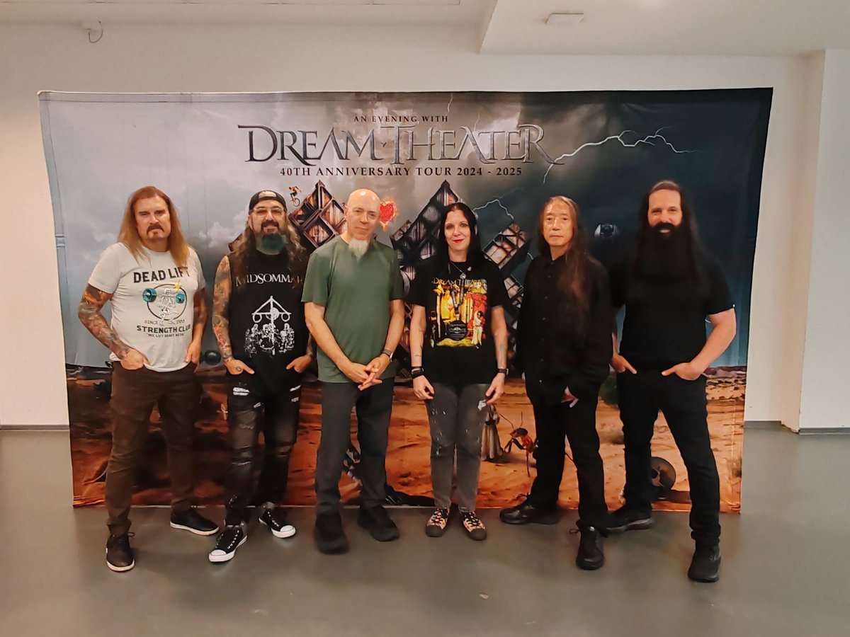 EmeseMarozsn's tweet photo. Yesterday Budapest, Hungary. My first DT concert and meet &amp; greet. It was a wonderful and unforgettable night. And I am so happy to be in the first row.
#DreamTheater
#JohnMyung
#MikePortnoy
#JohnPetrucci
#JordanRudess
#JamesLaBrie https://t.co/ISjrybf8uI