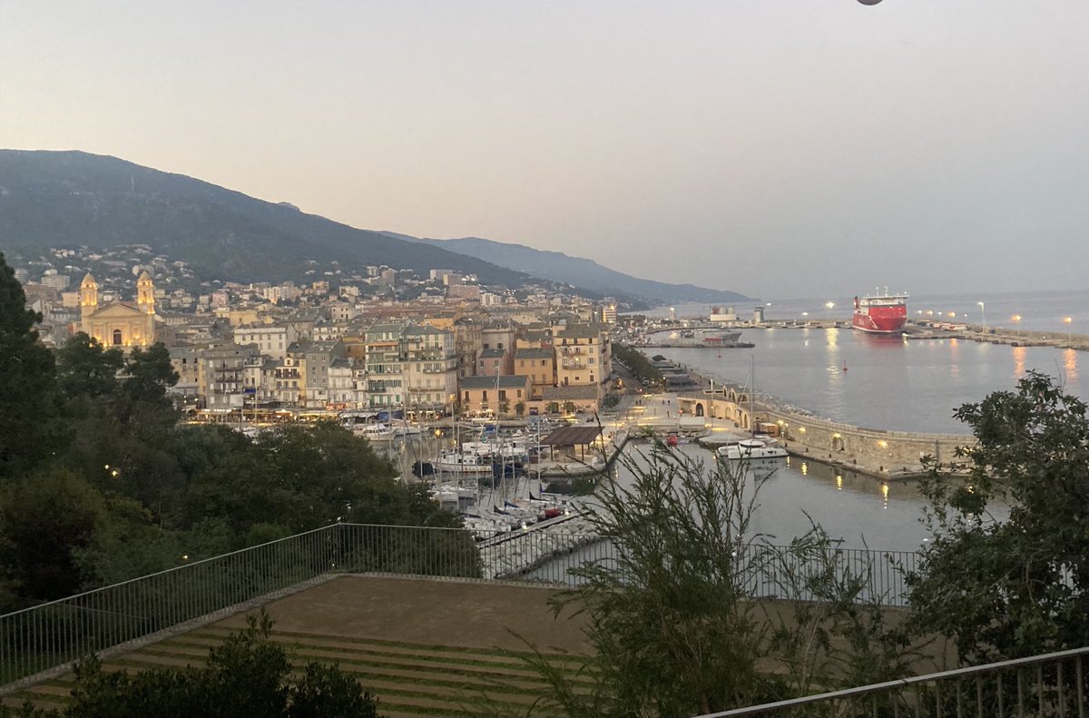 jhoss2b's tweet photo. Bonne fin de soirée de #corse 😉😀 https://t.co/vN7akudYfS