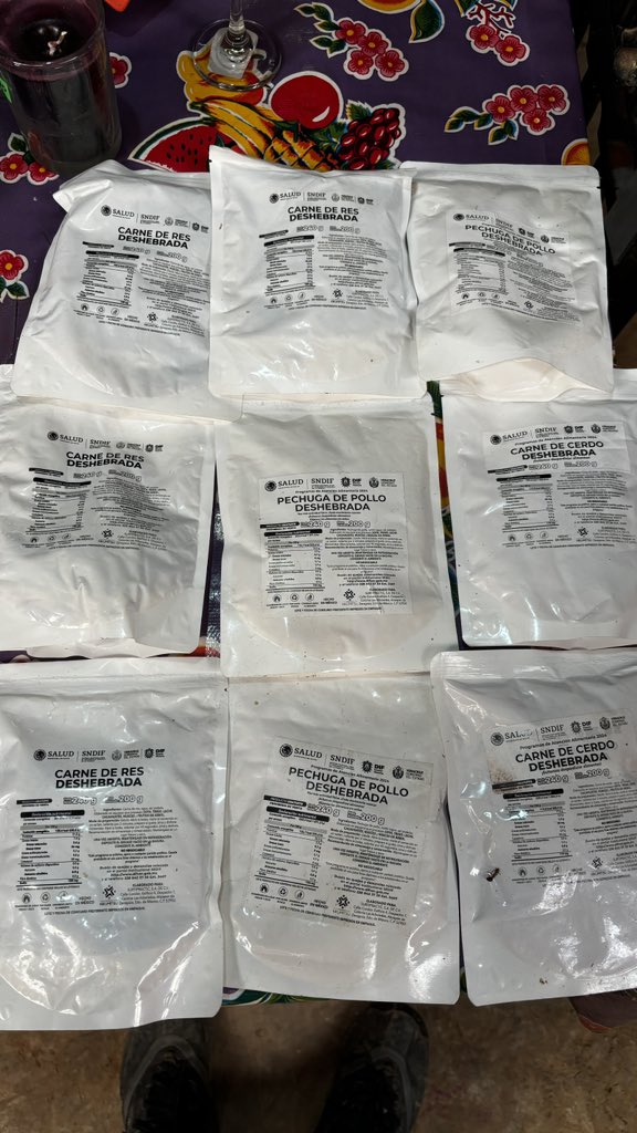 MNevadas's tweet image. @rocionahle Comparto imágenes de que se revise este sistema de alimentación que dan de apoyo para la zona indígena de las altas montañas,  Tehuipango, Astacinga, Tlaquilpa, Atlahuilco, Tequila etc.
@DIFVeracruz 
Estos alimentos no lo consumen ni las mascotas de nuestros…