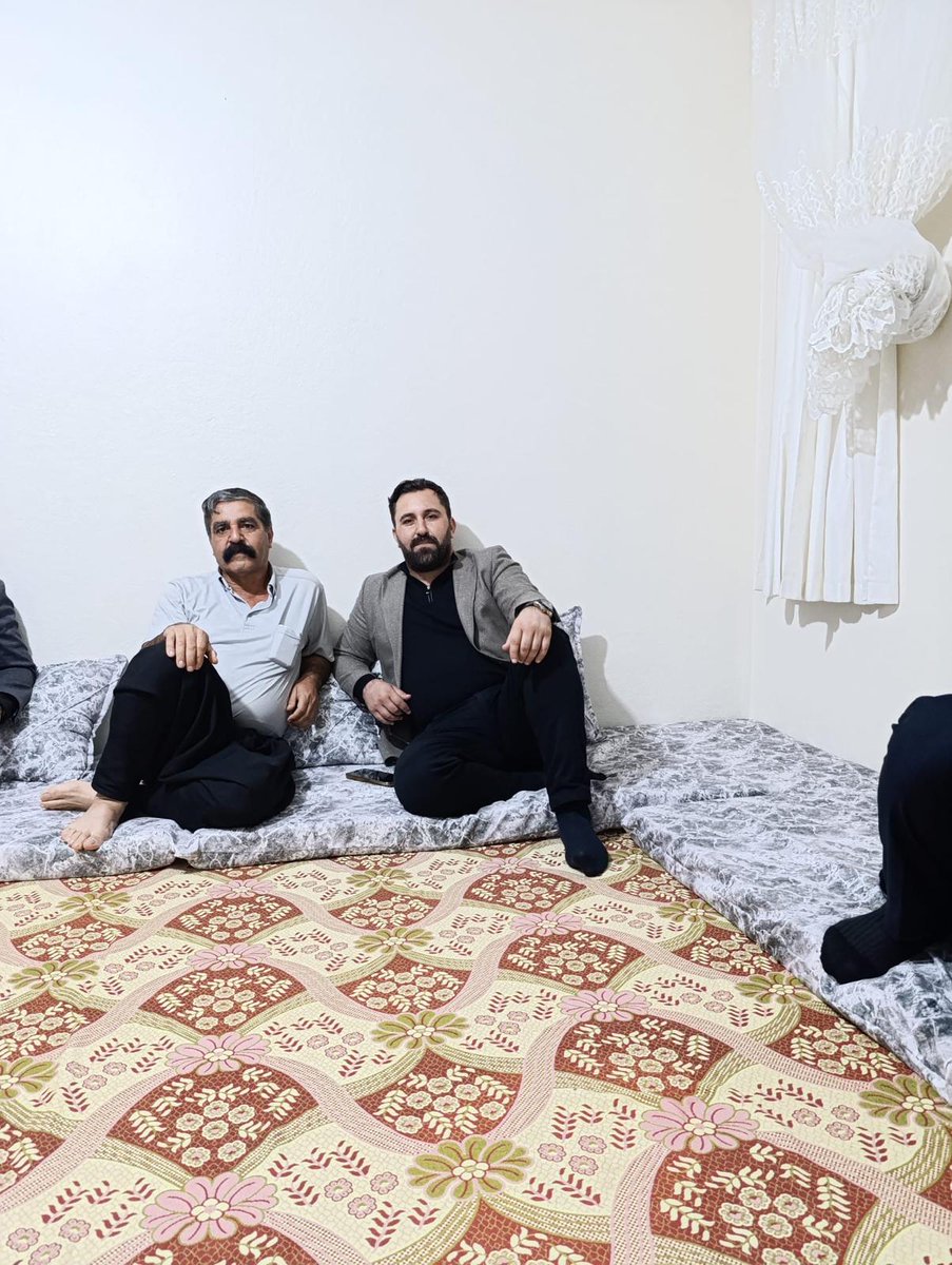 Eğil ilçe Başkanımız Mehmet Reşit UMAY, Balım(Metbur) mahalle muhtarımız Osman Uzan'nın evine konuk oldu. Misafirperverliğinden ötürü muhtarımıza teşekkür ederiz. 
Allah birliğimizi,beraberliğimizi ve kardeşliğimizi daim etsin inşallah.
<a href="/resit_umay/">Mehmet Reşit UMAY</a>