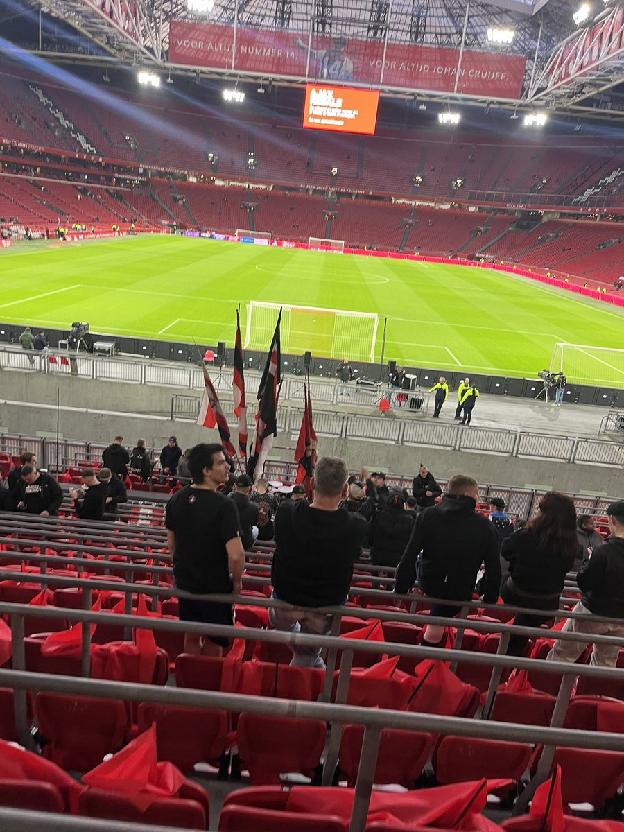 avilaout30's tweet photo. Gaston is binnen. #zuid1 #ajapsv https://t.co/Pyv7ujgCA8