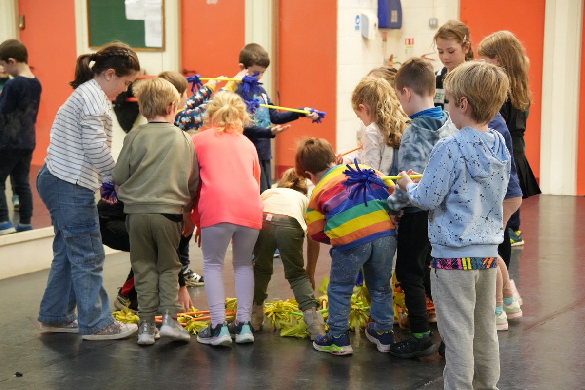 We had a great time today at the children's circus workshop at the Siamsa Tire 🥳

Don't forget to get your tickets!

🎟Get your tickets and info here:  circusfestival.ie

#performance #stage #Circuseverydamnday #happyhalloween