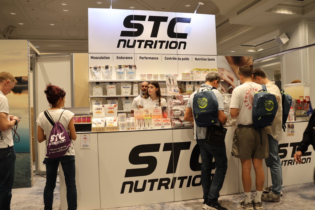 Produits <a href="/STC_NUTRITION/">STC NUTRITION</a> en exposition avec des échantillons à disposition.