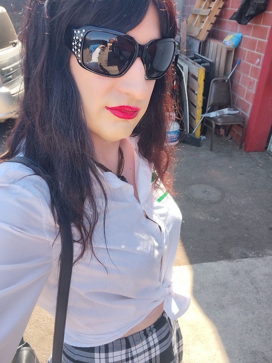 About to do some learning. #crossdresser #selfiesaturday