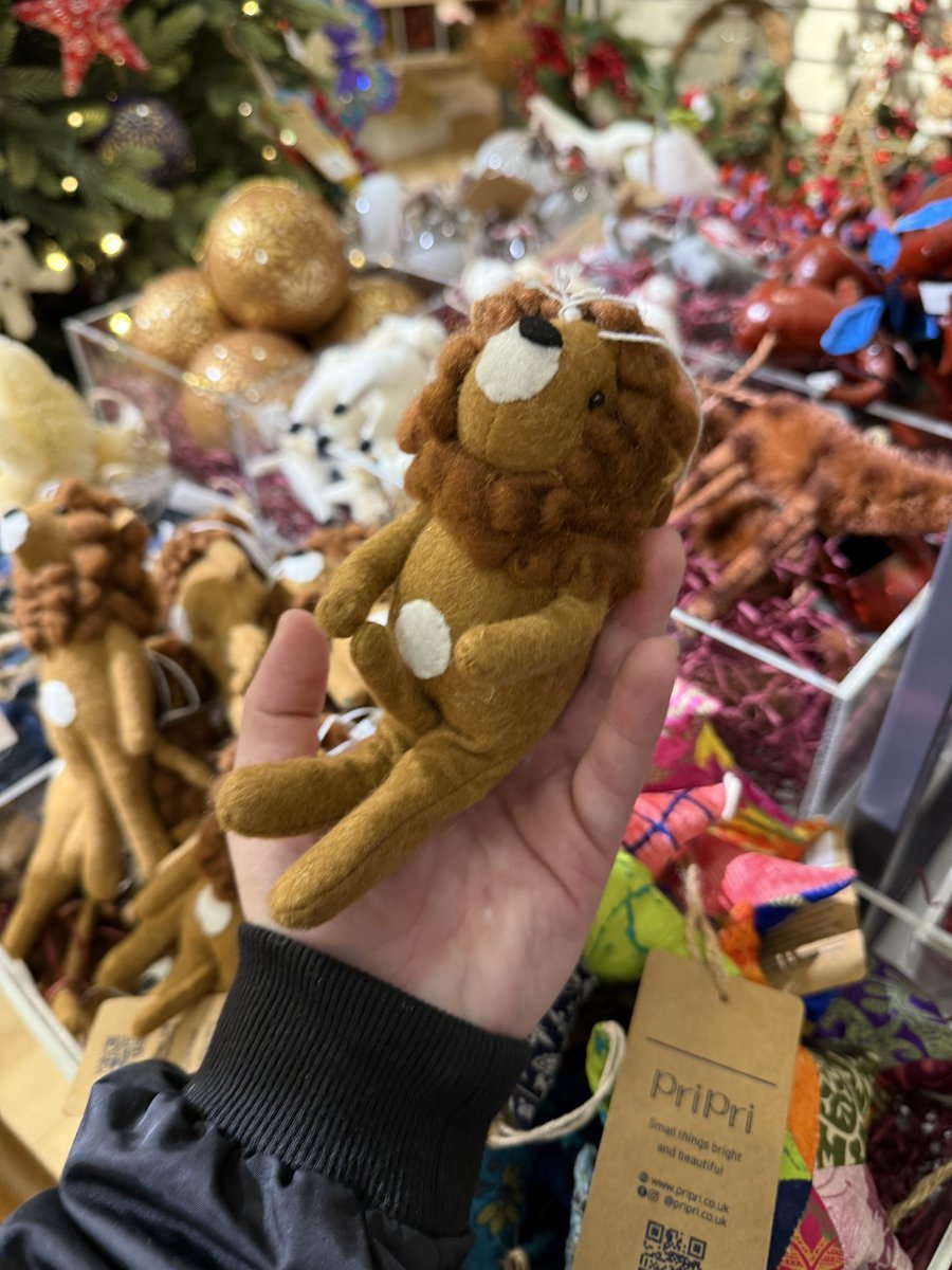 The Christmas decorations in John Lewis are a bit different this year 😅 <a href="/JohnLewisRetail/">John Lewis & Partners</a> not so cowardly lion 🦁