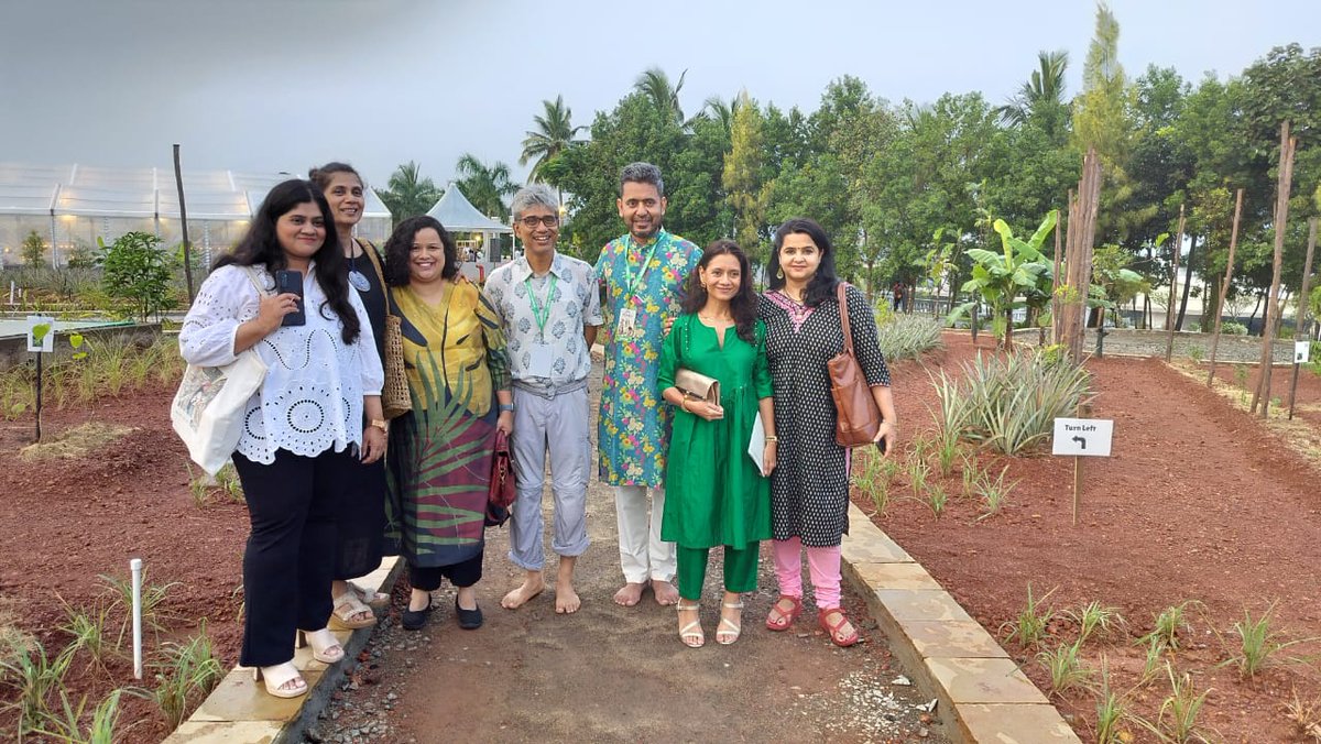 shinieantony's tweet photo. The @HachetteIndia gang in hot, hot Calicut!
@SavieKarnel @vardhiniamin @GreeniacMeera @payalrkapadia https://t.co/S2TU8NbWoJ