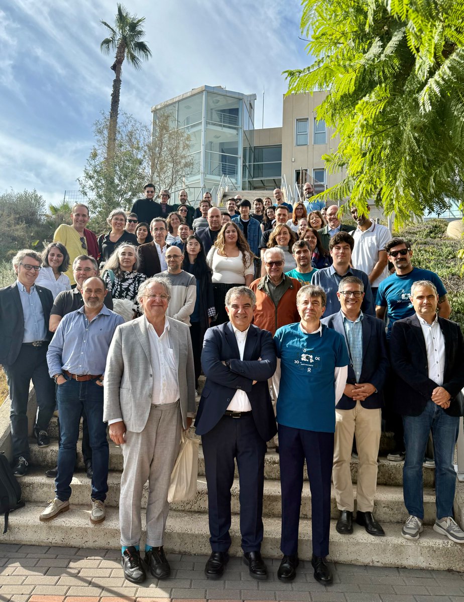 pablo_artal's tweet photo. Group picture of the celebration of the 30th anniversary of our laboratory.

Incredible day! 

Thanks to all participants in person and remotely.

@lo_um @umu @voptica https://t.co/EMITltblUx