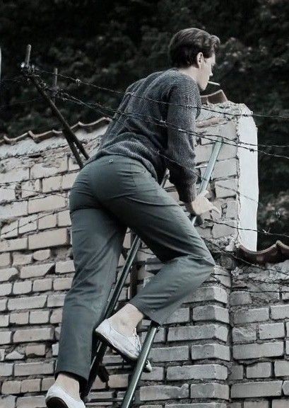 ฉันเป็นพวกที่ไม่ค่อยอยากรู้อยากเห็นเรื่องของชาวบ้านหรอกนะ เอาเป็นว่าตามที่เห็นคิดซะว่ามันเป็นเรื่องบังเอิญดีกว่า ...