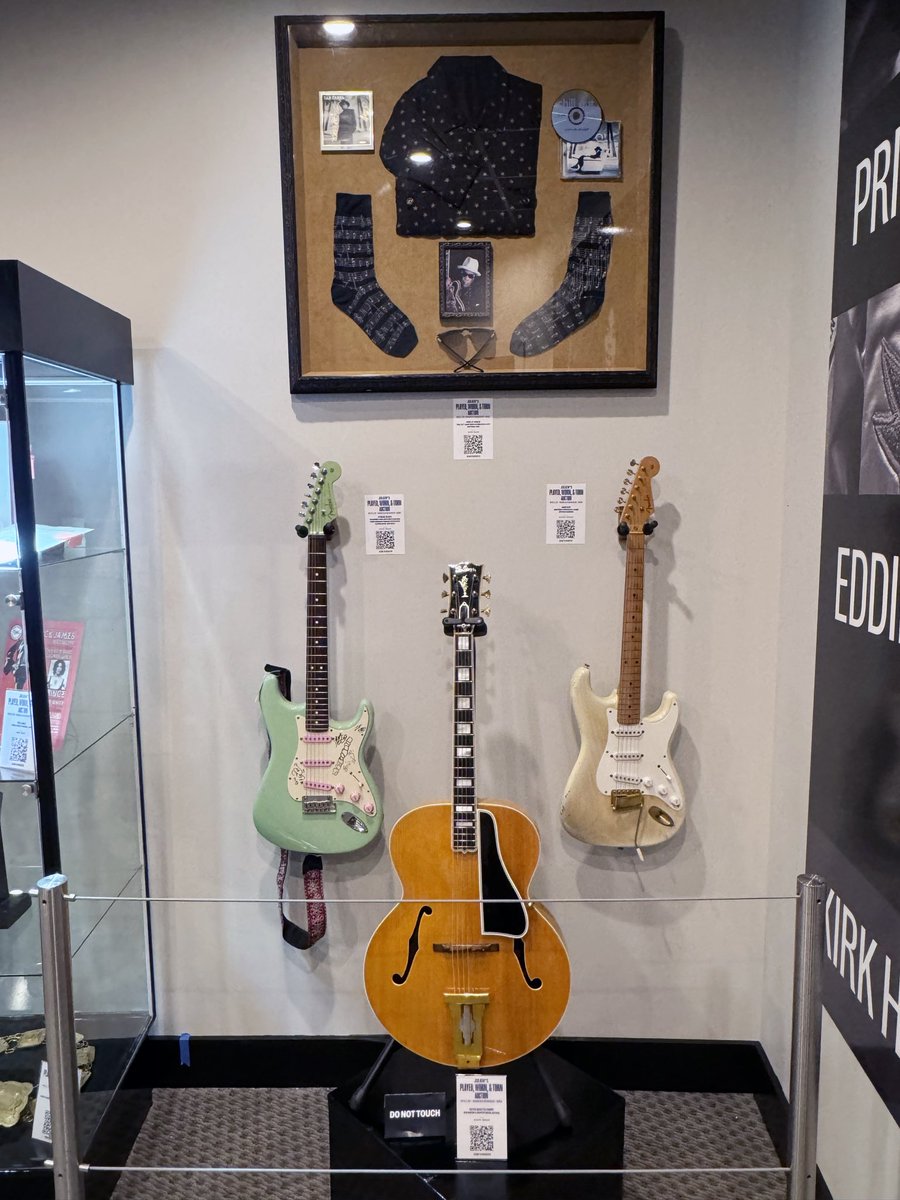 The Played, Worn, and Torn exhibit, in collaboration with Julien’s Auction, is now on display!

This exhibit features Gibson guitars and memorabilia from the Everly Brothers.
The exhibit is on display from now through November 21, 2024! 

Come See What You’ve Heard!