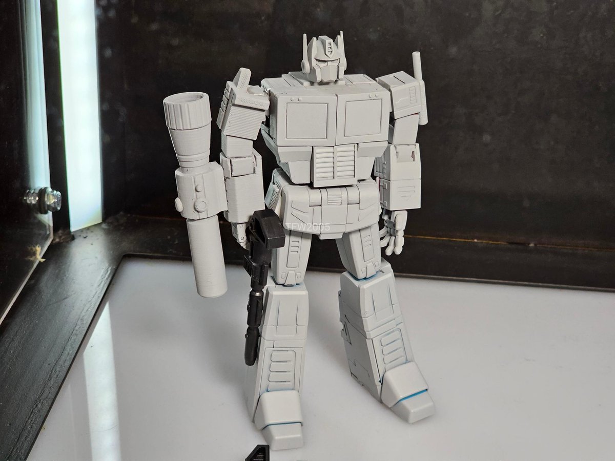 TopOfSkyboundTF's tweet photo. Hengokin Forever Leader, CHUG scale 3p Skybound Optimus 
This is a must buy https://t.co/iH5nu91eyT