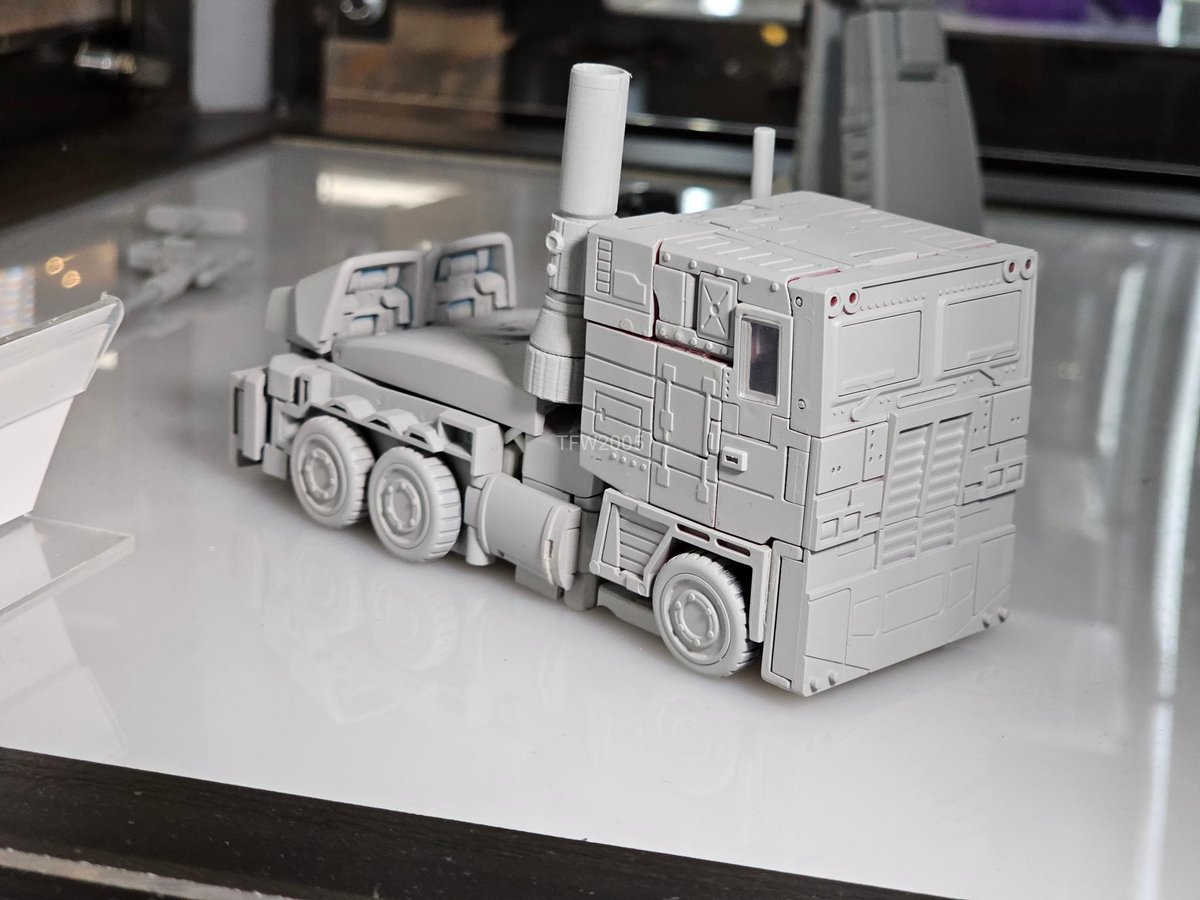 TopOfSkyboundTF's tweet photo. Hengokin Forever Leader, CHUG scale 3p Skybound Optimus 
This is a must buy https://t.co/iH5nu91eyT