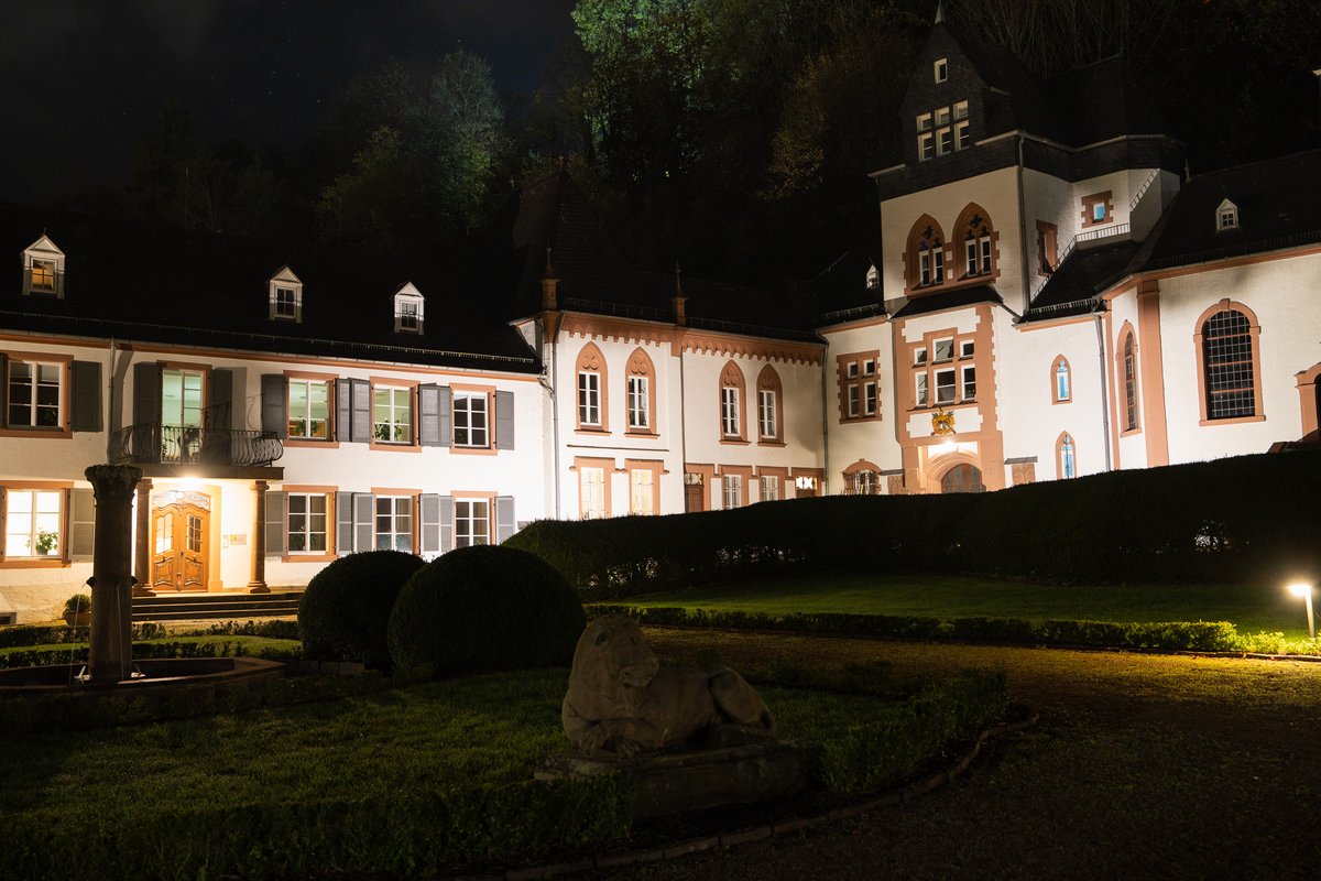 Ben Hermann | @benhermann@mastodon.social (@benhermann) on Twitter photo This week was a first... Halloween at <a href="/dagstuhl/">Schloss Dagstuhl</a>. With fog, owls, and everything! 10/10 - would do again. 🎃👻🦉 This week was a first... Halloween at <a href="/dagstuhl/">Schloss Dagstuhl</a>. With fog, owls, and everything! 10/10 - would do again. 🎃👻🦉