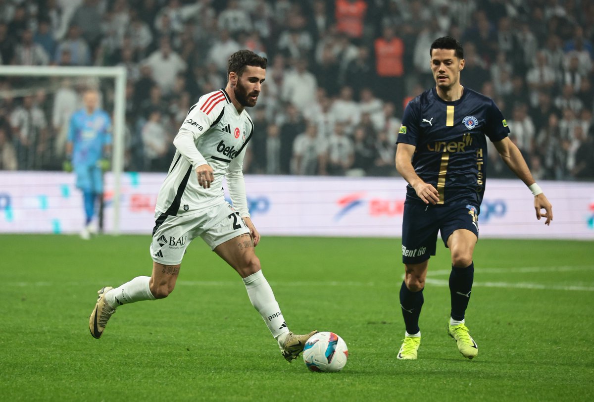 Besiktas's tweet photo. 📸 Maçın ilk yarısından fotoğraflar.

  #BJKvKAS https://t.co/8lKkBRZoGU