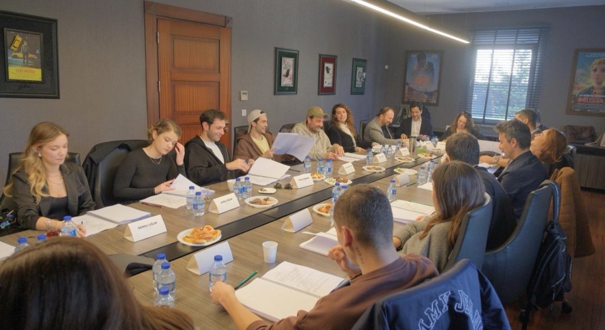 #UtkuCoşkun’un kadrosunda yer aldığı #BağlantıHatası’nın okuma provası bugün gerçekleşti. 🎬