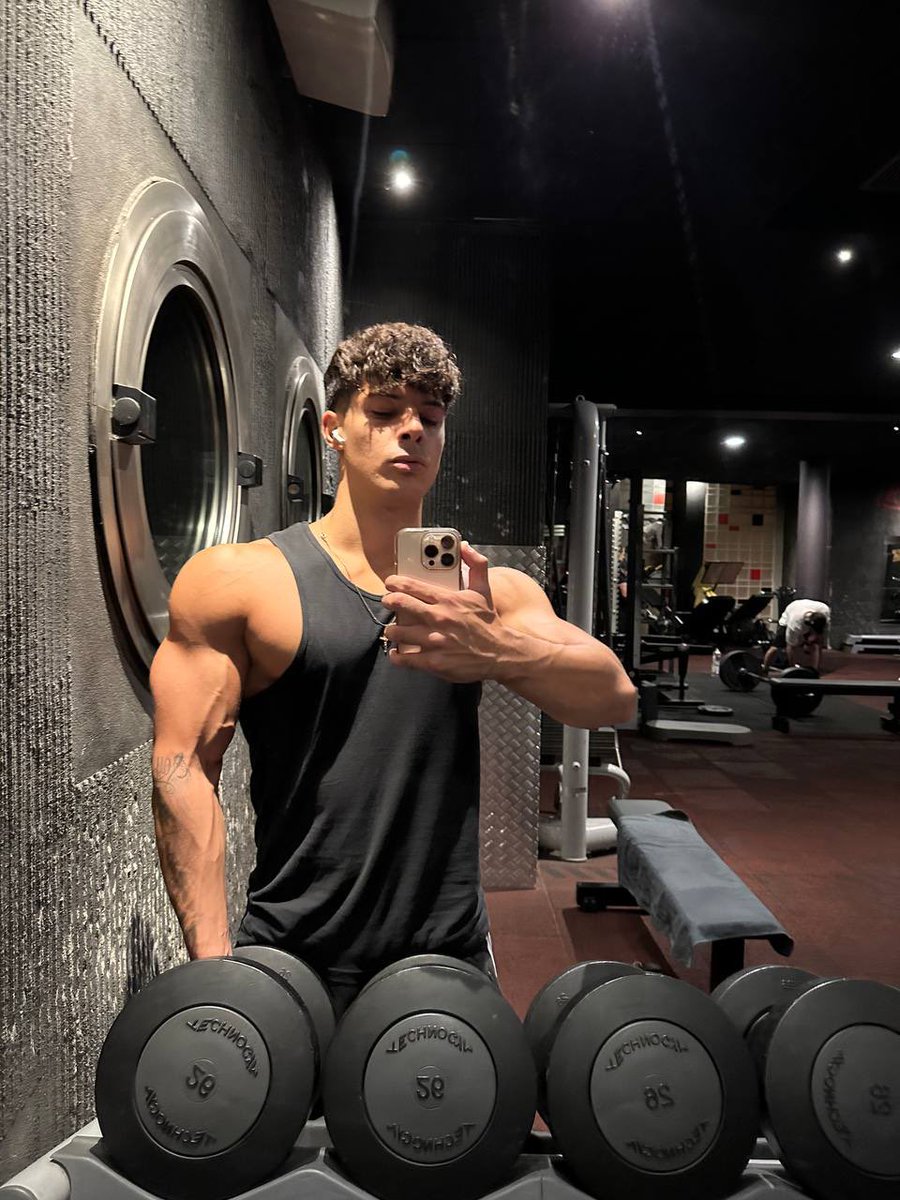 Master_Roy1's tweet image. In una vena di un ritorno, quanti apprezzerebbero? 

In the mood for a comeback, how many would appreciate it?

#cashmaster #findom