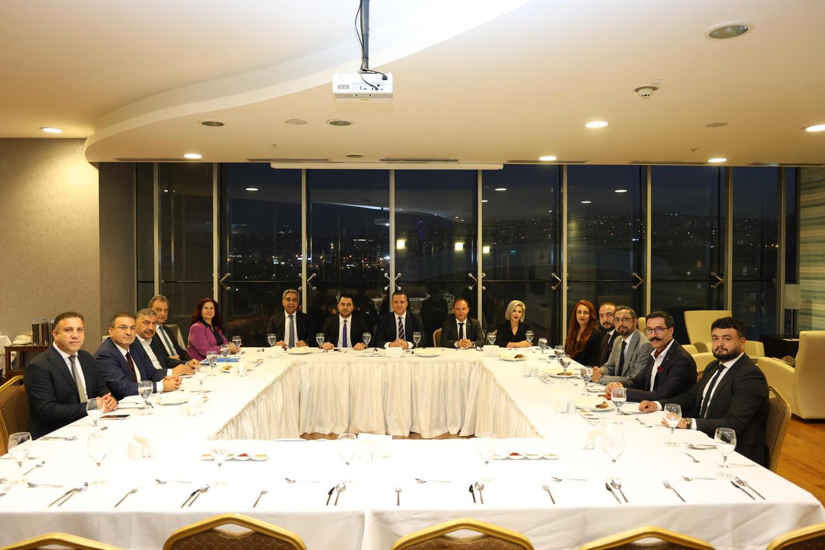 Baro Başkanımız ve Yönetim Kurulu Üyelerimizce Türkiye Barolar Birliği Başkanı Sayın Av. Erinç Sağkan ve Birlik Yönetimine ziyaret gerçekleştirilmiştir.