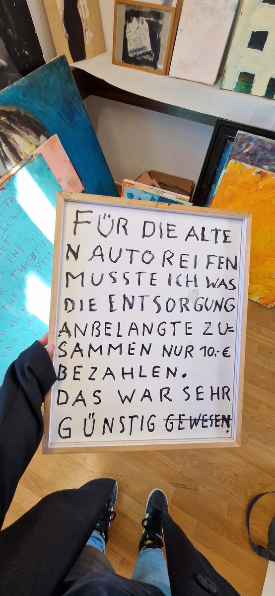 Mein Papa ist Künstler. 
Mit ihm bin ich als Kind durch Galerien getigert und habe Werke von Beuys bis Picasso aufgesaugt. 
Seine Ausstellungen waren für mich immer Highlights, aber die besten Kindheitskunsterlebnisse bleiben unsere Wochenenden im Atelier. Er war am Arbeiten und