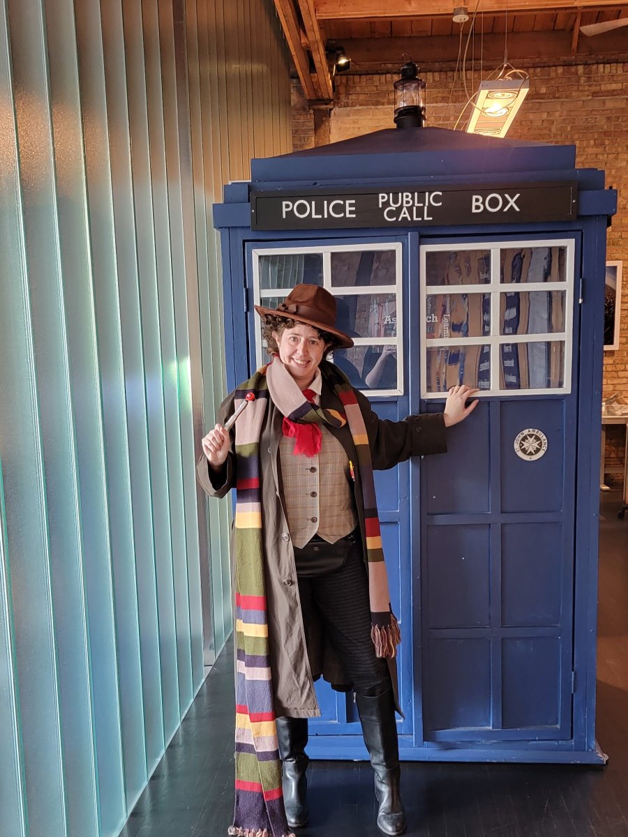 Let's travel #BackInTime together! One hour to be exact. Don't forget to set your clocks back tonight or early tomorrow morning. #DaylightSavingsTime ends at 2am tomorrow. 🕰️

#FallBack #TARDIS #DoctorWho #BackInTime