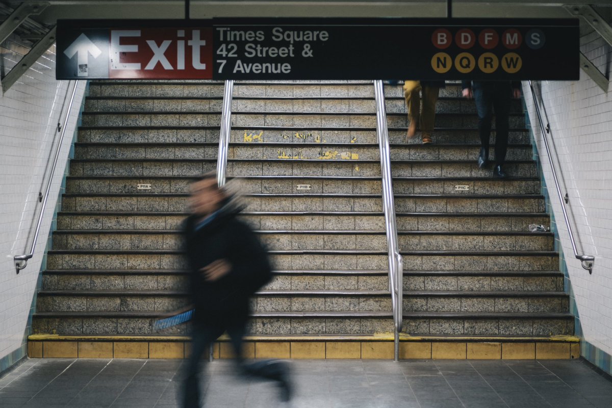 mutluph's tweet photo. Rush hour 
#fujifilm #fujifilm_xseries #myfujifilmlegacy #fujifilmx_us #streetphotography https://t.co/8AxqKCClPd