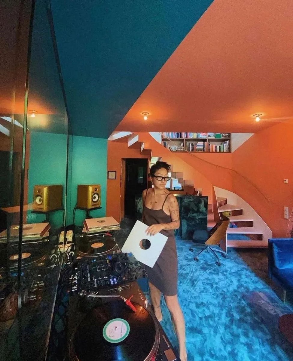 viewsfrance's tweet photo. L’appartement berlinois de Peggy Gou. https://t.co/4chcuc67rf
