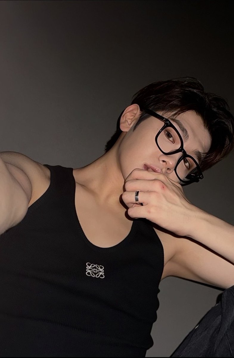 ೃ༄Hiiii! I'm leo and I'm trying to revive this acc due to me being inactive, still looking for #zerose moots !!

- she / her , 08 liner
- ENFP-T 
- ults are zb1, svt
- not new to #stantwt , #kpoptwt

♡/↻ to spread / to be moots