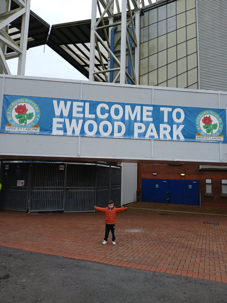 AnthonySydney's tweet photo. First away day of the season..son had a brilliant away day #twitterblades https://t.co/5WXsDgDZIh