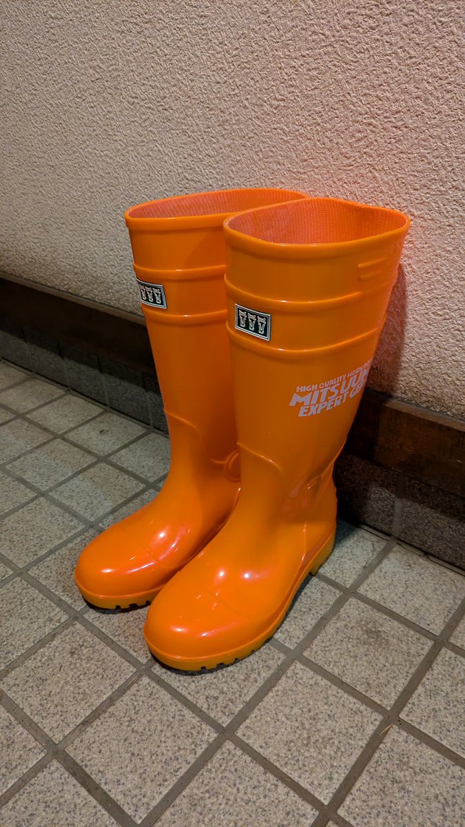 live4sb011's tweet photo. 娘1の冬靴探しに行ったら、なぜかかみさんの長靴を購入
セールで4000円→1000円!
#ミツウマ #mitsuuma https://t.co/ax41S0lqrW