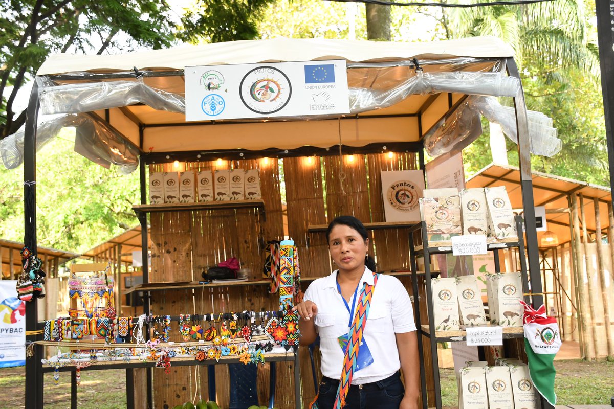 AicsBogota's tweet photo. A través del Programa #DRETII en alianza con la Oficina de Negocios Verdes de @MinAmbienteCo y @ParquesColombia apoyamos a 47 de estos emprendimientos que pudieron demostrar en la #COP16 que sí se puede producir conservando el medio ambiente y su biodiversidad 🦋 https://t.co/nioCbRqd7W