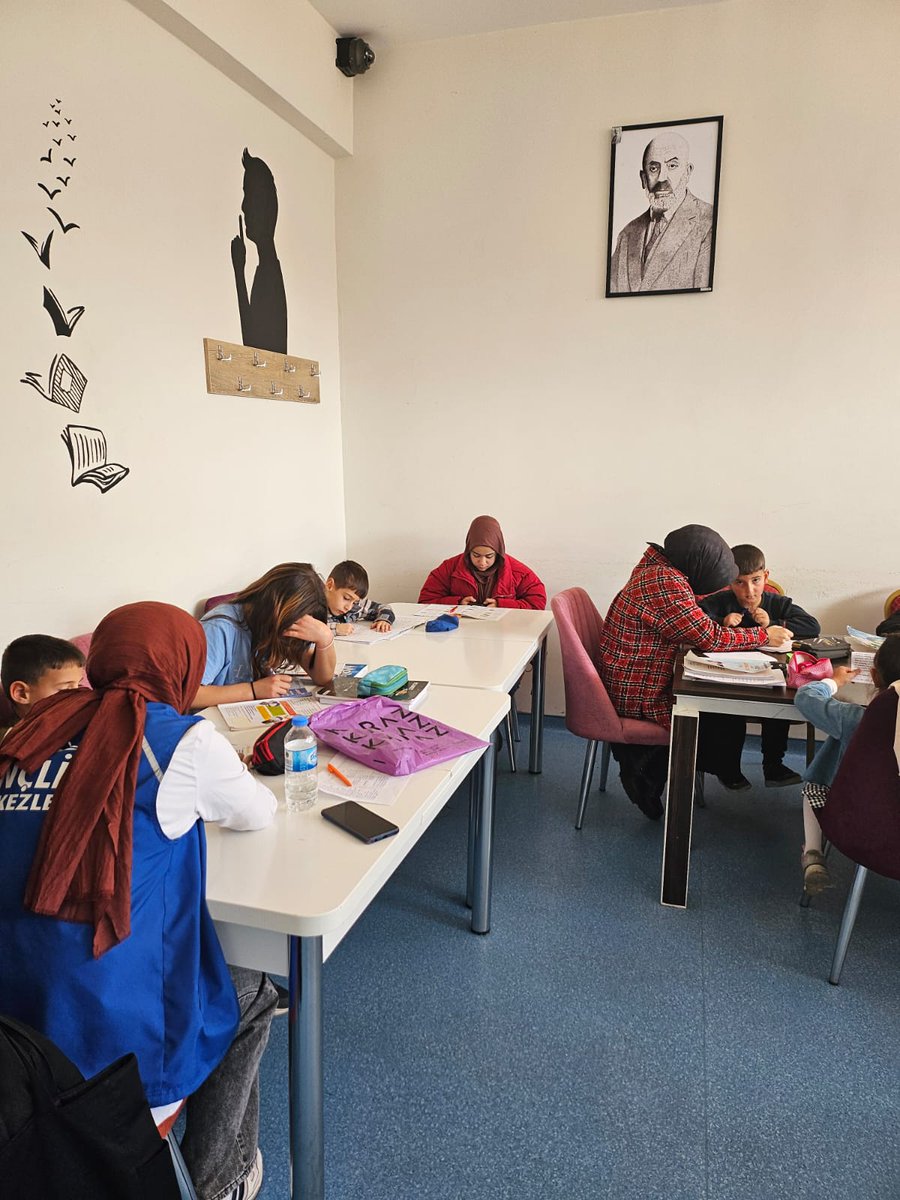 GSB_AziziyeGM's tweet photo. 📌 Gönüllü Öğretmenlik Projesi 
Gönüllülerimizle ilçemizden belirlemiş oldugumuz çocuklarımızı buluşturmaya devam ediyoruz. 
#ogretmen #erzurum #öğrenci #gönüllüler https://t.co/ZrEUiRim67