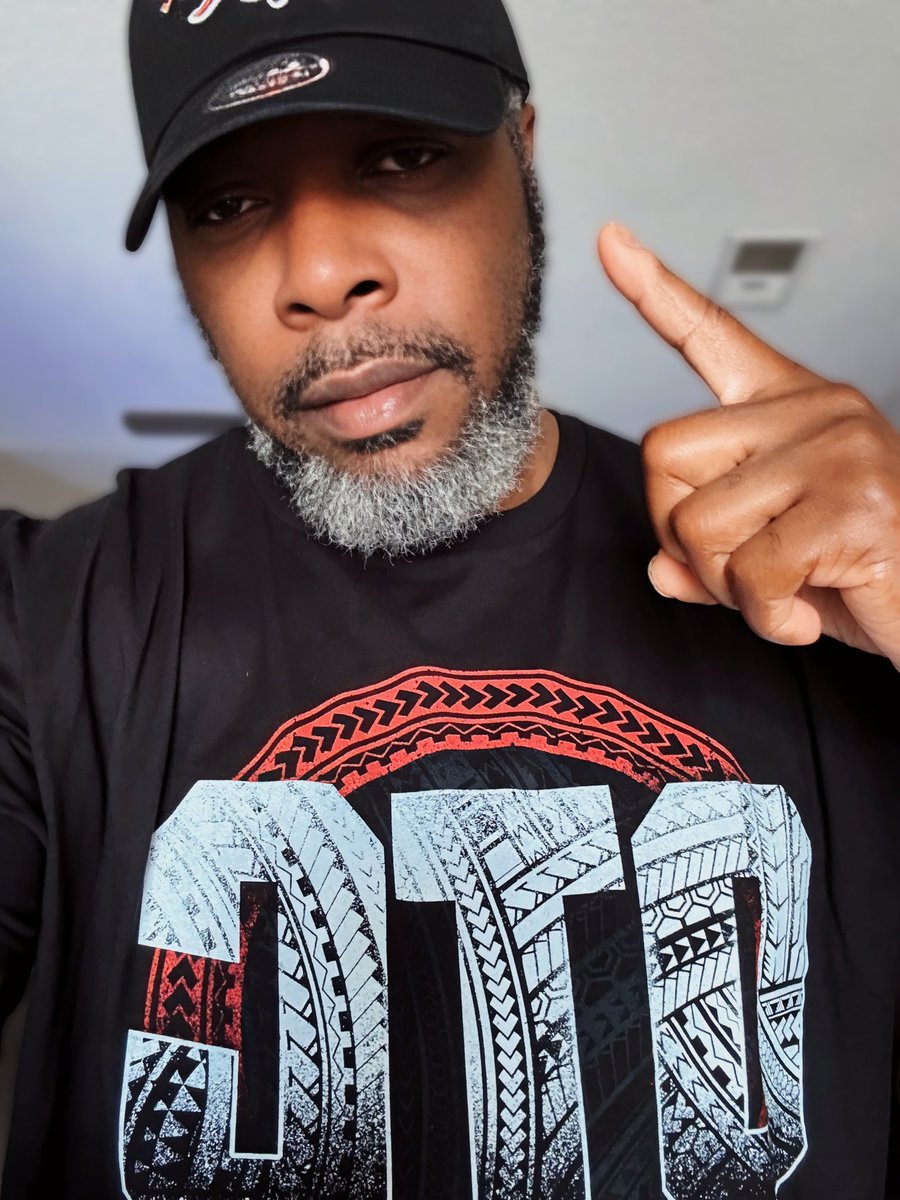 I didnt realize this card was so stacked 🔥 LFG! Gotta rep for the OTC of course ☝🏽#WWECrownJewel