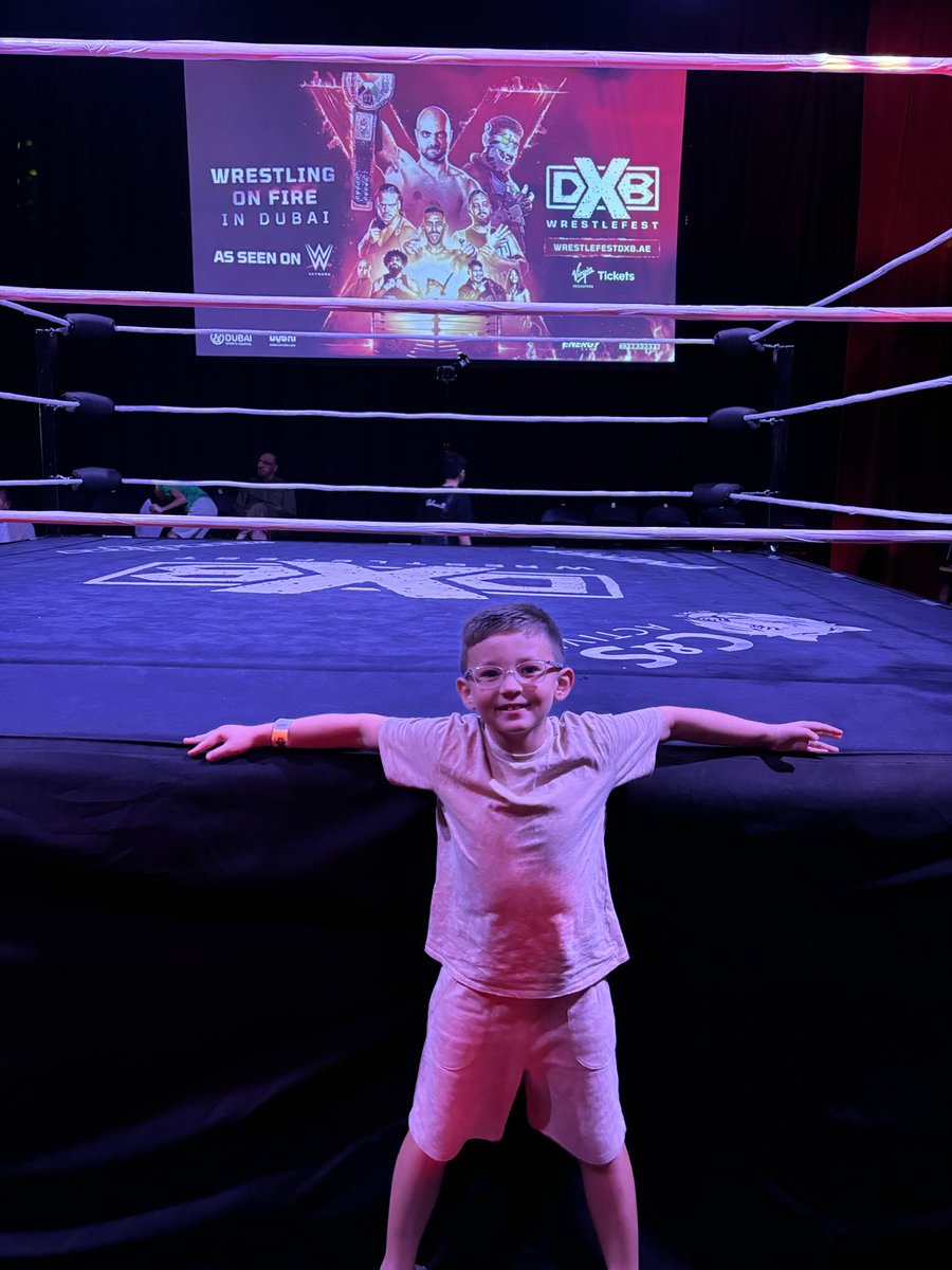 TheDubaiDivots's tweet photo. A Saturday Night with a difference #WrestleFestDXB https://t.co/FfWj2yH6uC
