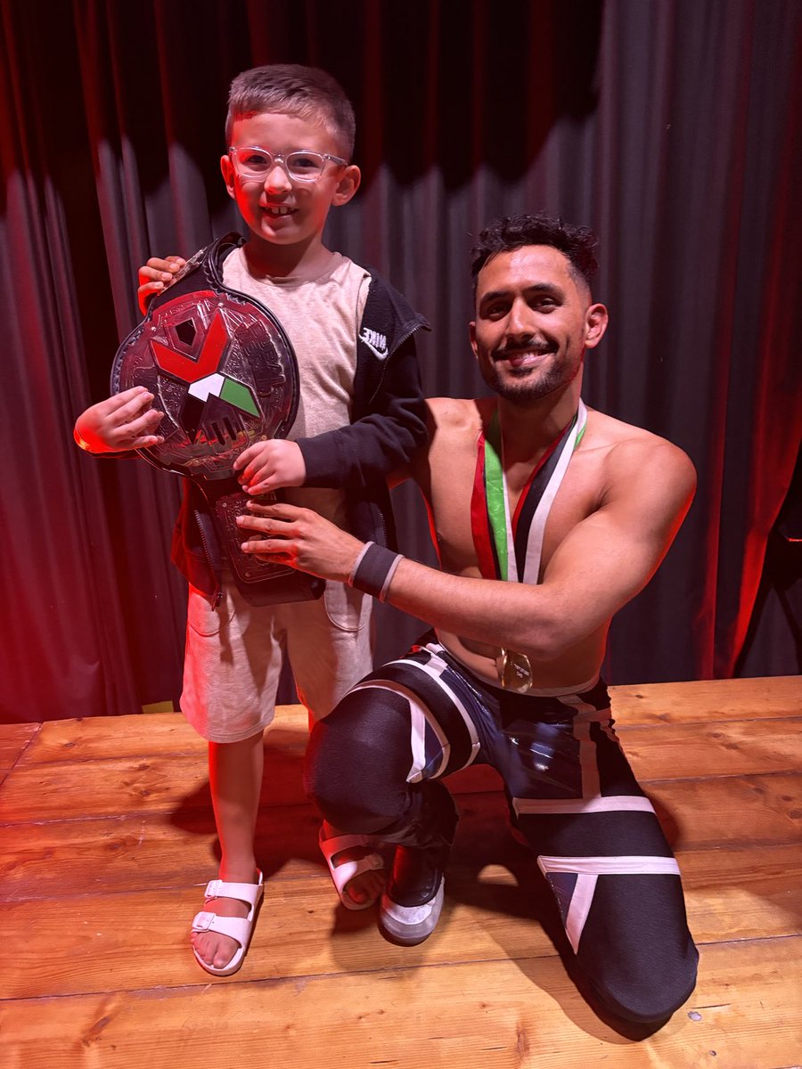 TheDubaiDivots's tweet photo. A Saturday Night with a difference #WrestleFestDXB https://t.co/FfWj2yH6uC