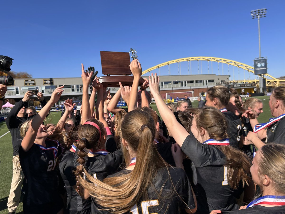 RachaelKPalmer's tweet photo. Congratulations to @QV_GirlsSoccer! 🥇 ⚽️ 

#WPIAL @pghsoccernow @GIRLSWPIALSOC https://t.co/b4hIxCQ3KI