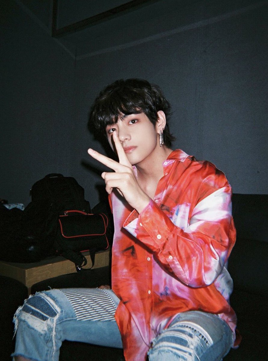 bts_thvv's tweet photo. V https://t.co/zjLC3L8yOi