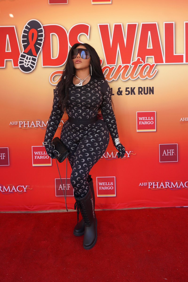 Rizzy420ogqb1's tweet photo. ` @LilKim is snatched!! #GoAwFF Then Kimmy!! https://t.co/srCC41OoZd