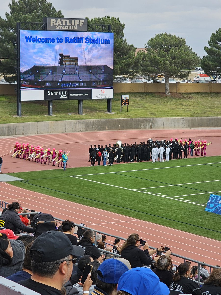 MontwoodHS's tweet photo. The RAMS are getting ready to take the field. Good luck #Earnyourhorns https://t.co/0hXatq3X3r