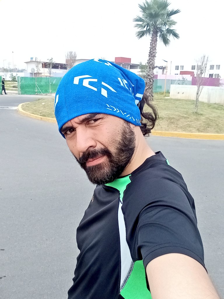 j_m_b_g's tweet photo. https://t.co/Hu7jVhTljg@?api=1&amp;map_action=map&amp;center=19.280699%2C-98.85244750000001 y se #entreno #running #6kmrun en #chalco @ReyLoborebelion @FalconsRunners @ManicomioRunner 🌏🤟🏃🔥🖤🦅🐺 https://t.co/bd9J07b6Ex