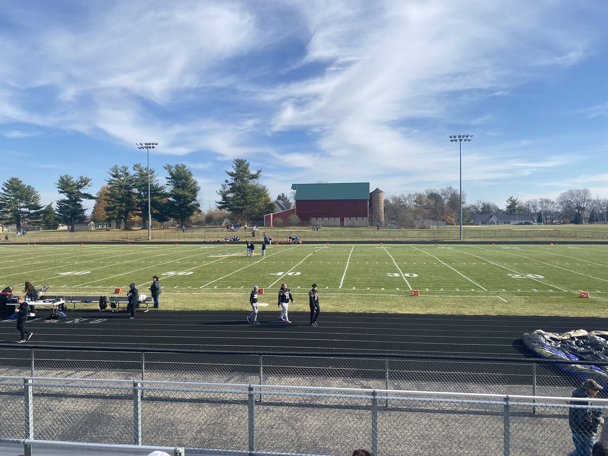 dphammo's tweet photo. Beautiful Saturday afternoon for playoff football in front of the barn!

@DuPecRivermen hosting the Genoa-Kingston Cogs https://t.co/rwi1UZURwo