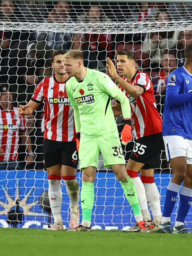 TheSaintCentre's tweet photo. 📊 Aaron Ramsdale vs Everton:

• 90 Minutes Played
• 10 Recoveries 
• 5 Saves
• 2 High Claims
• 55 Touches
• 2 Clearances
• 100% Aerial Duals Won

Englands numbers one 🏴󠁧󠁢󠁥󠁮󠁧󠁿 

#saintsfc https://t.co/ARnPeZk15E