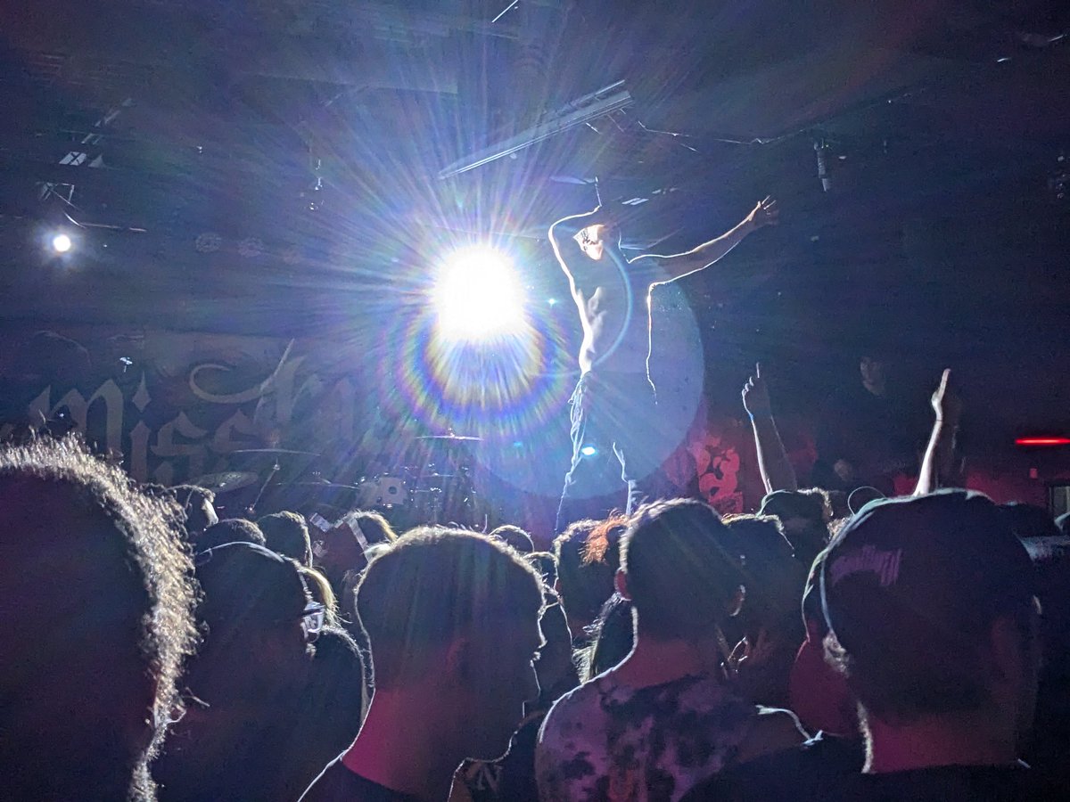 JoshtheJRK's tweet photo. Got to see @Bloomsyd @inheartswake @TraitorsBandUSA @missmayiband last night. Here are a few photos from a wild crazy Friday night. More to come due to Twitter's stupid limitations. https://t.co/rCdNQXyEQA