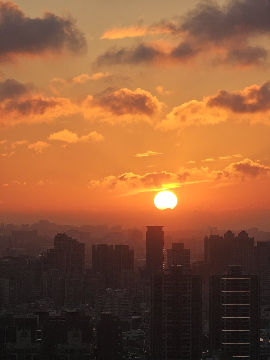 ymeiying's tweet photo. Today's sunset. 🇹🇼

@BTS_twt @armysunsets https://t.co/Ivf2rWNxkK