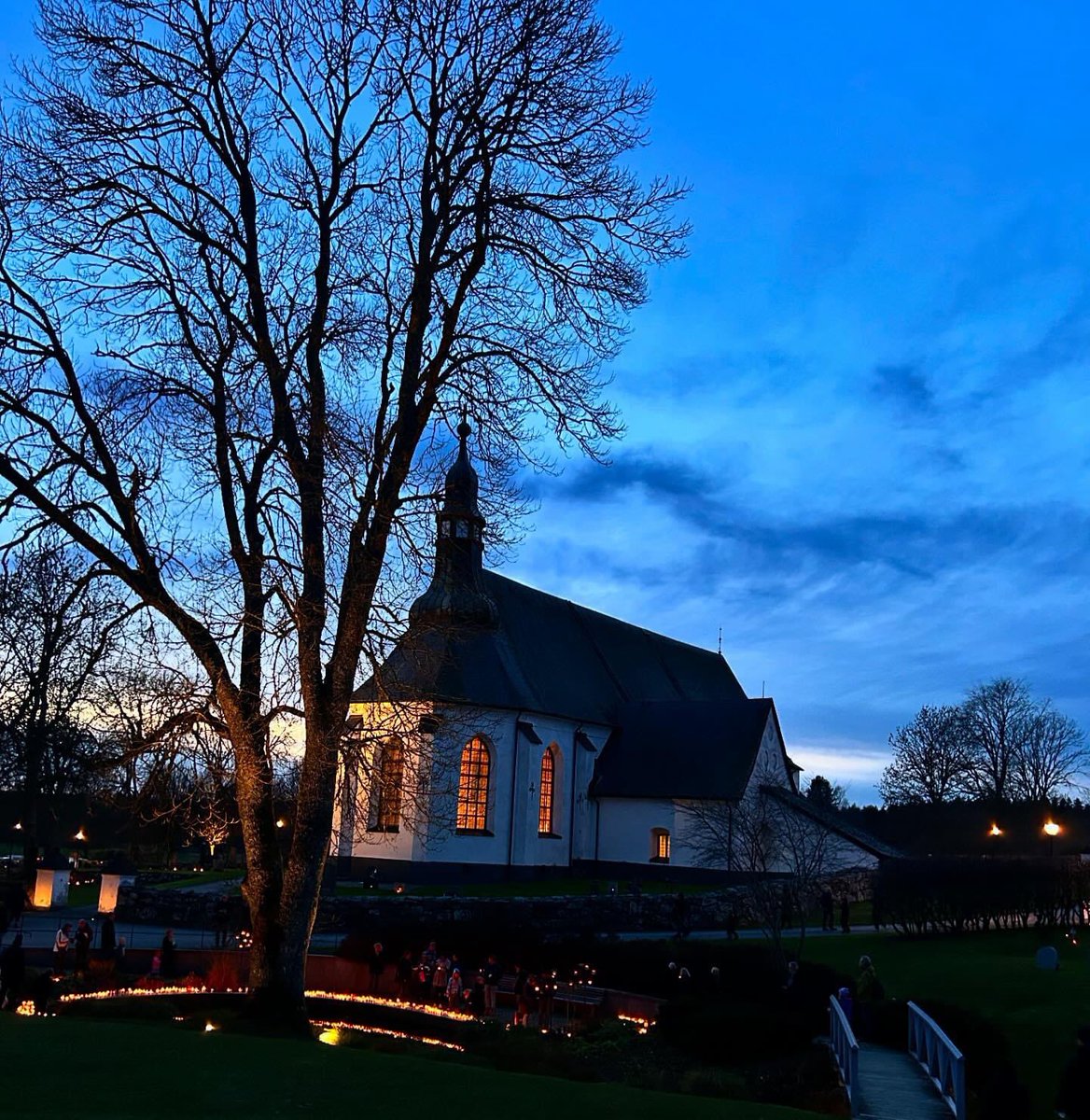 L69's tweet image. Så vackert och stämningsfullt vid kyrkan där vi tände ljus för dem som inte är med oss längre ❤️ 
#mamma #pappa #svärmor #svärfar #barnbarn