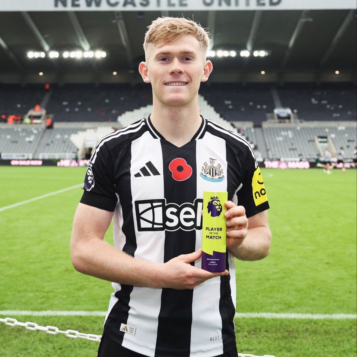 TLeague19's tweet photo. LEWIS HALL🏅✨ (LB/🏴󠁧󠁢󠁥󠁮󠁧󠁿/20) 

vs Arsenal

⁃90’ Minutes played
⁃8,2* Average 
⁃3/4 (75%) Tackle Succes
⁃4/5 (80%) Aerials duels won
⁃25/34 (74%) Acurrate pass
⁃8 Clearance
⁃62 Touches

Lewis is a top player with a defense that is difficult to penetrate. 🧱 https://t.co/eJ0O7uMUpB
