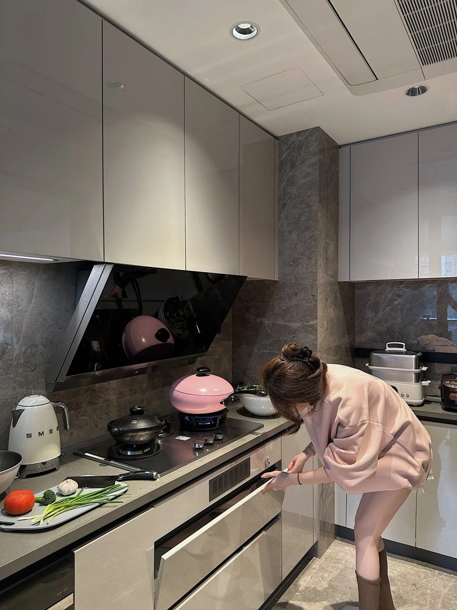 People who love the kitchen must also love life.