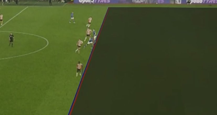 Please help explain this to me. Look at the angle of the halfway line and the angle of the drawing aarrrghhh #onside #var #efc