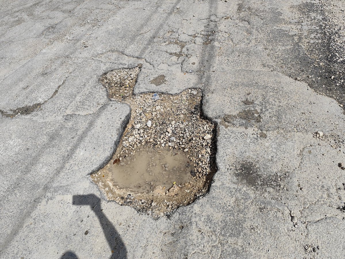 Pinkus1's tweet photo. @AyuntaMerida si apoyo con los baches en la C-  29 x 26 Col. Miguel Aleman 
cc @CeciliaPatronL https://t.co/isiAtsnclW