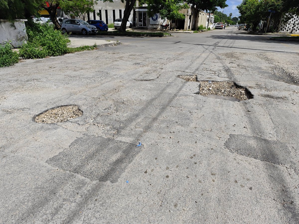 Pinkus1's tweet photo. @AyuntaMerida si apoyo con los baches en la C-  29 x 26 Col. Miguel Aleman 
cc @CeciliaPatronL https://t.co/isiAtsnclW