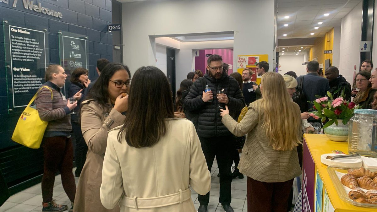 Enjoying the fruits of our labour with a wine reception🍷🍇 
Thank you to our amazing pannellists, discussants, speakers, sponsorors, and everyone behind the organisation of the event for such a fabulous day of networking and academic discussion.
#LexConnect2024