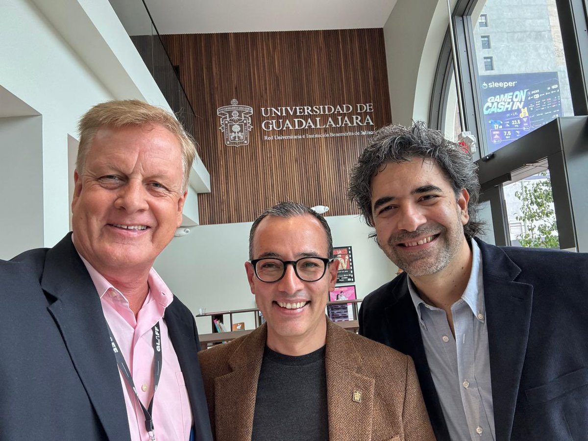 carlosivanmoren's tweet photo. Hoy es un día especial, un sueño hecho realidad

En alianza con @ASU, en @udg_oficial ya tenemos sede académica en LA🏫, donde viven 1.5 millones de migrantes jaliscienses 🇲🇽

Como dijo el Rector @rvillanueval “con este proyecto, UDG continuará cerrando brechas y cambiando vidas” https://t.co/LSLyaUsrZb